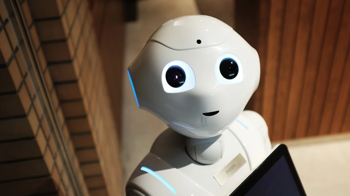 The Future of Restaurant Ordering: Chatbots vs Waitstaff